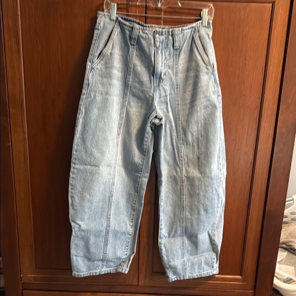 Universal Thread Light Wash Relaxed Women's Jeans